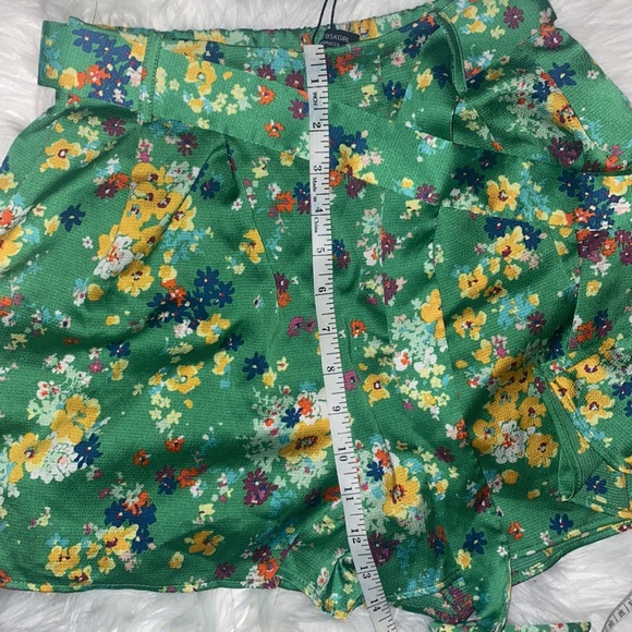 BERSHKA Green Floral High Waisted Tie Front Shorts - Picture 8 of 8